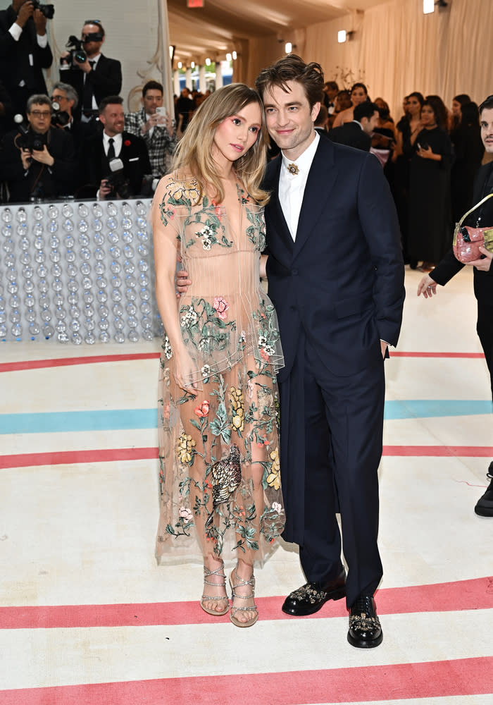 Suki Waterhouse and Robert Pattinson