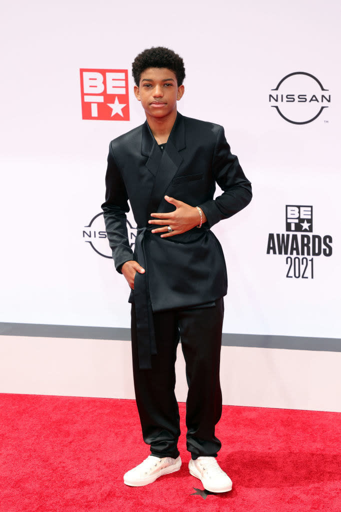 Lonnie Chavis attends the BET Awards 2021 in an a suit outfit