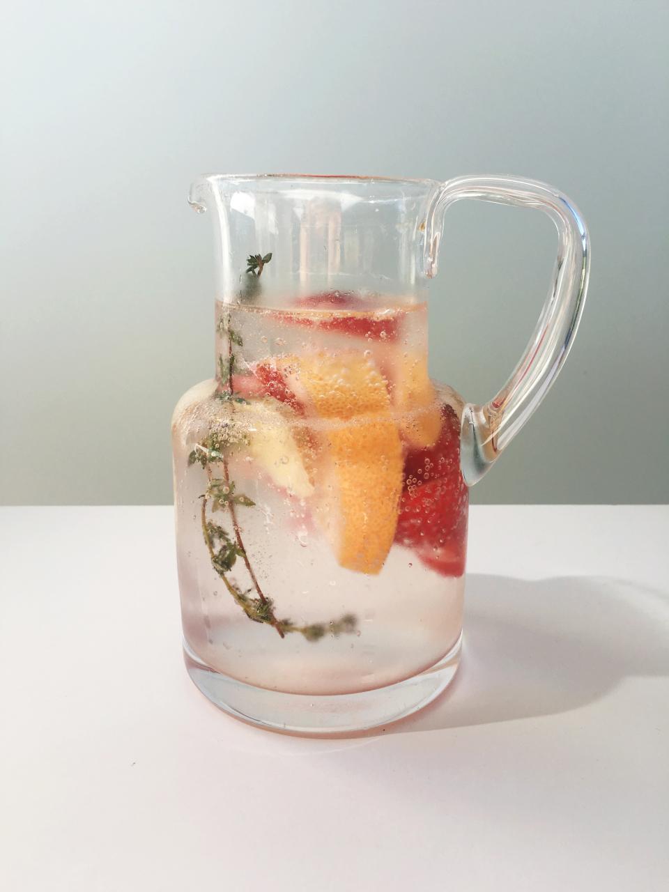 1607 Ginger + Grapefruit + Strawberry + Thyme Image