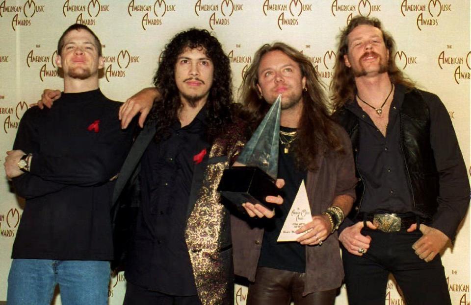 LOS ANGELES, CA - JANUARY 25:  Members of 'Metallica' from left, Jason Newstead, Kirk Hammet, Lars Ulrich and James Hetfield hold their trophy 25 January 1993 at the 20th Annual American Music Awards in Los Angeles, CA.  (Photo credit should read VINCE BUCCI/AFP/Getty Images)