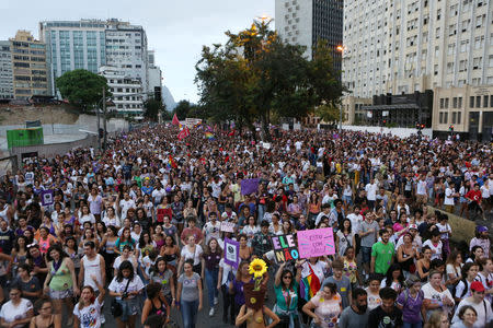 People demonstrate against presidential candidate Jair Bolsonaro in Rio de Janeiro, Brazil September 29, 2018. REUTERS/Ana Carolina Fernandes