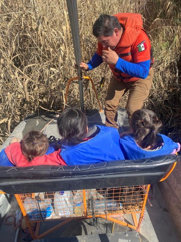 Mexican immigrant welfare agency Grupo Beta rescue Salvadoran minors found on an islet in the Rio Bravo, in Piedras Negras