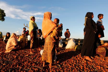 Rohingya refugees wait to recieve permission from the Bangladeshi army to continue their way as they cross from Myanmar, in Teknaf, Bangladesh October 15, 2017. REUTERS/Jorge Silva