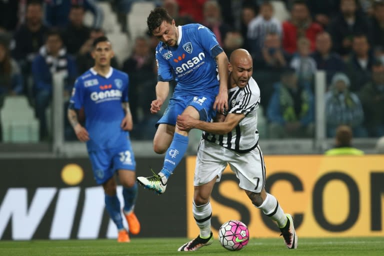 Empoli's defender Mario Rui of Portugal (L) fights for the ball with Juventus' forward Simone Zaza during the Italian Serie A football match Juventus Vs Empoli on April 2, 2016