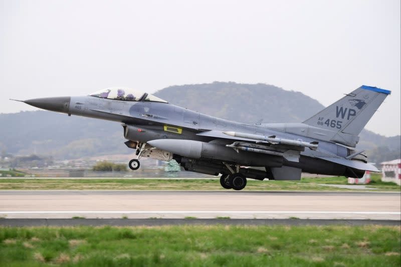 ▲駐韓美軍一架F-16戰機31日早上於全羅北道群山市稷島附近墜落。資料照，非墜毀戰機。（圖／美聯社／達志影像）