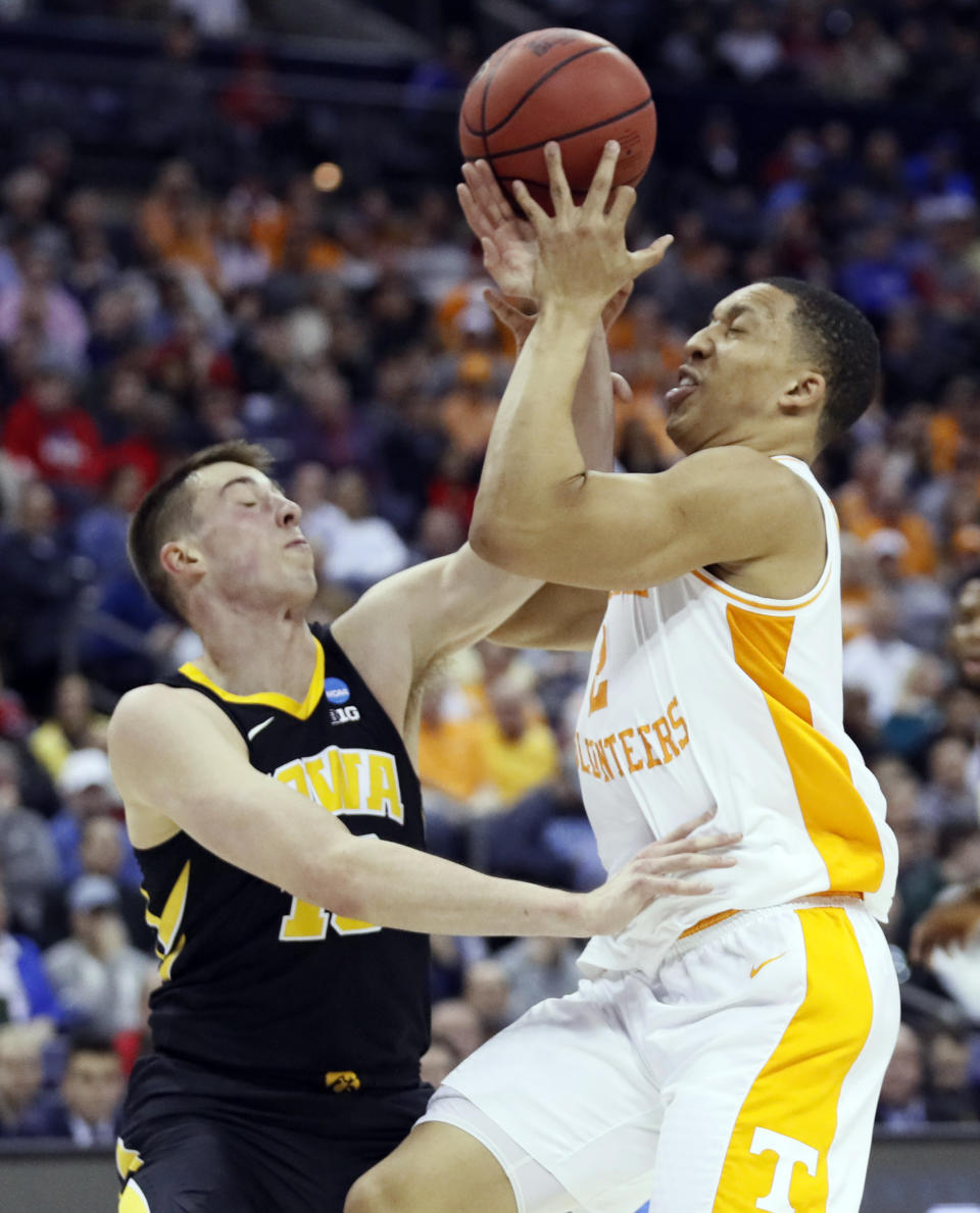 Tennessee's Grant Williams, right, drives to the basket against Iowa's Joe Wieskamp in the first half during a second-round men's college basketball game in the NCAA Tournament in Columbus, Ohio, Sunday, March 24, 2019. (AP Photo/John Minchillo)