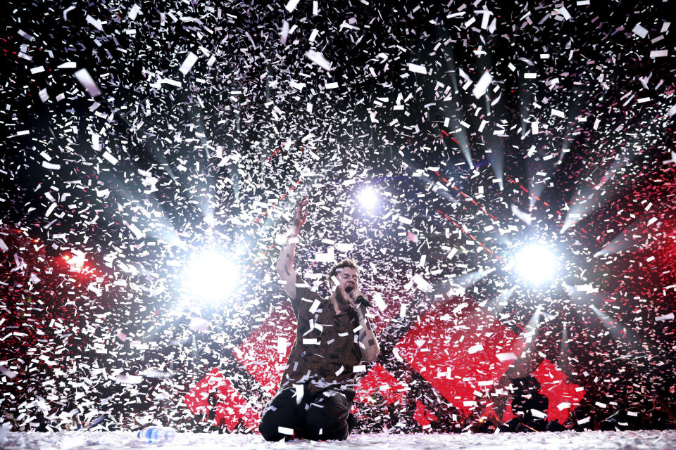 <p>Konfettiregen: Die Band „Imagine Dragons“ auf der Bühne des „EA Sports Bowl“, einer Pre-Party des Superbowls. Der 52. Superbowl wird am 4. Februar in Minneapolis mit einer großen Liveshow gefeiert. (Bild: Omar Vega/Invision/AP) </p>