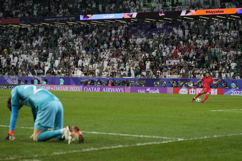 South Korea's goalkeeper Jo Hyeon-Woo, left, reacts when South Korea's Hwang Hee-Chan, right, scores the winning penalty in a penalty shootout at the end of the Asian Cup Round of 16 soccer match between Saudi Arabia and South Korea, at the Education City Stadium in Al Rayyan, Qatar, Tuesday, Jan. 30, 2024. (AP Photo/Thanassis Stavrakis)