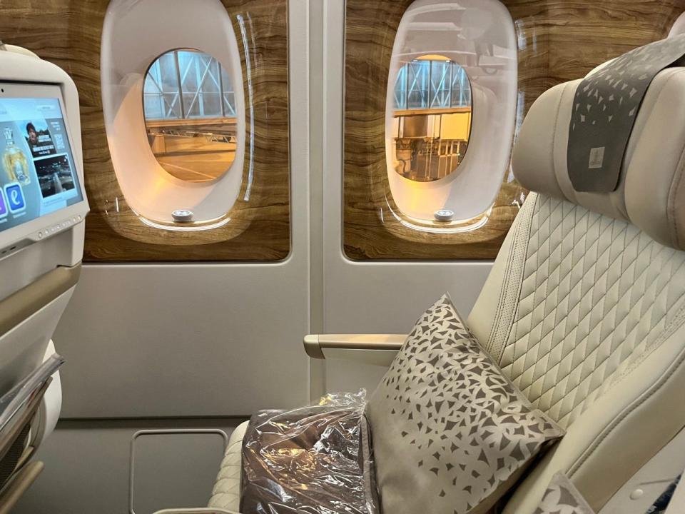 Sitzplatz in der Premium Economy auf einem Emirates-Flug 