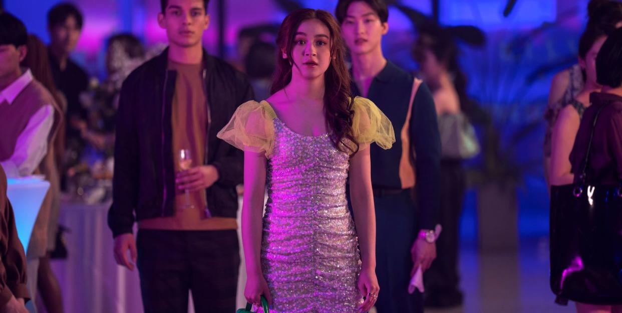 xo, kitty l to r anthony keyvan as q, anna cathcart as kitty song covey, sang heon lee as min ho in episode 101 of xo, kitty cr park young solnetflix © 2023