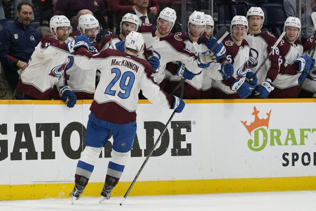 Nathan MacKinnon, Cale Makar lead charge for Avalanche in 4-0 win