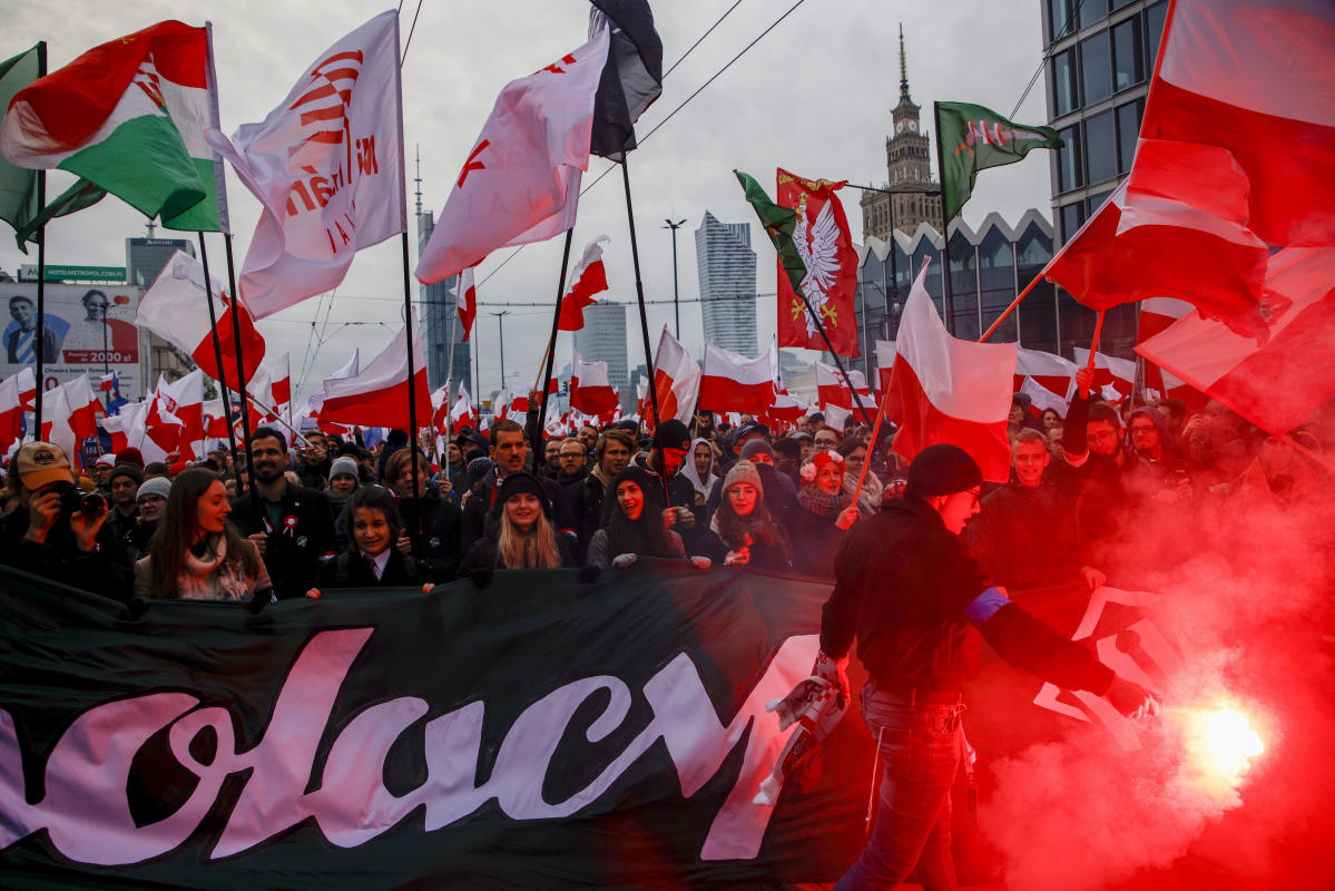 Des milliers de personnes se joignent à la marche nationaliste le jour de l’indépendance de la Pologne