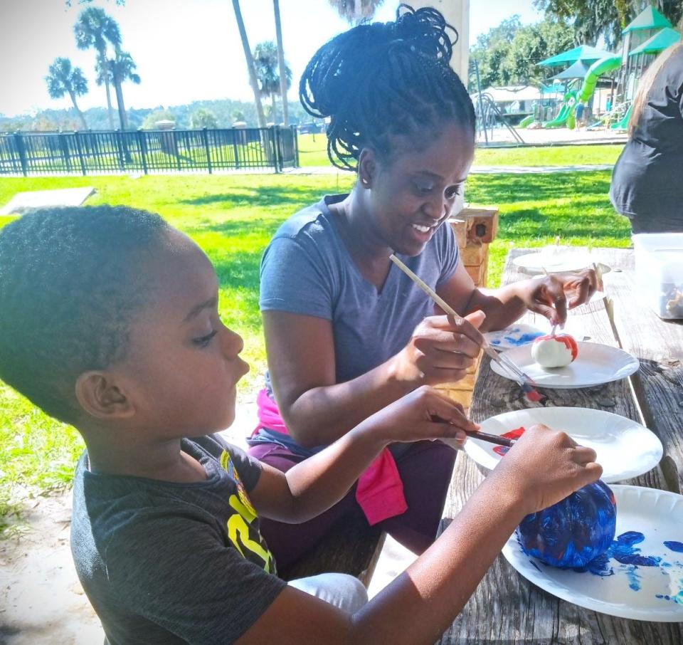 Artist with a Purpose invites kids to decorate ornaments on Dec. 2. Pictured here: Children paint at a recent Rogers Park pop-up art event.