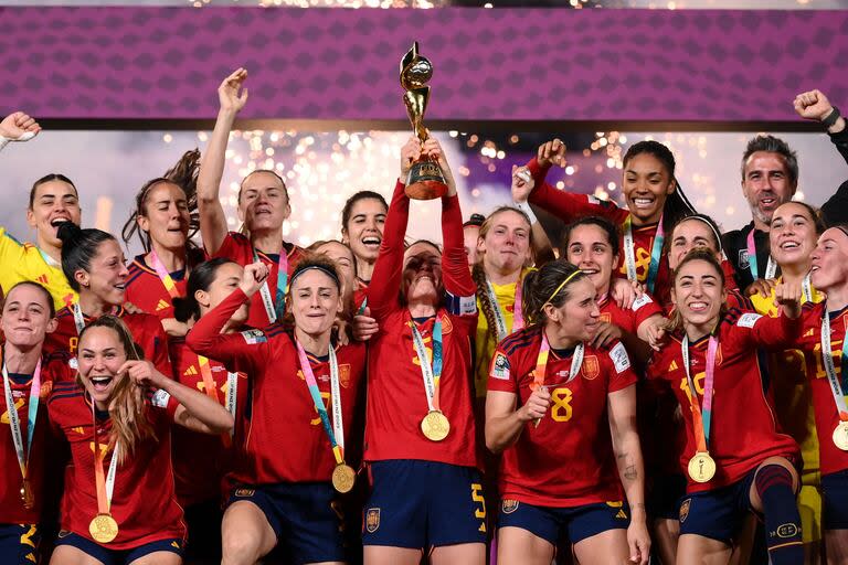 España ganó su primer Mundial de fútbol femenino en 2023 y es candidata en París 2024