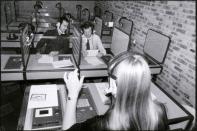 <p>En juin 1980, en France, près de Toulouse, Jean-Loup Chrétien et Patrick Baudry suivent des cours de russe avec leur enseignante, Natacha.</p>