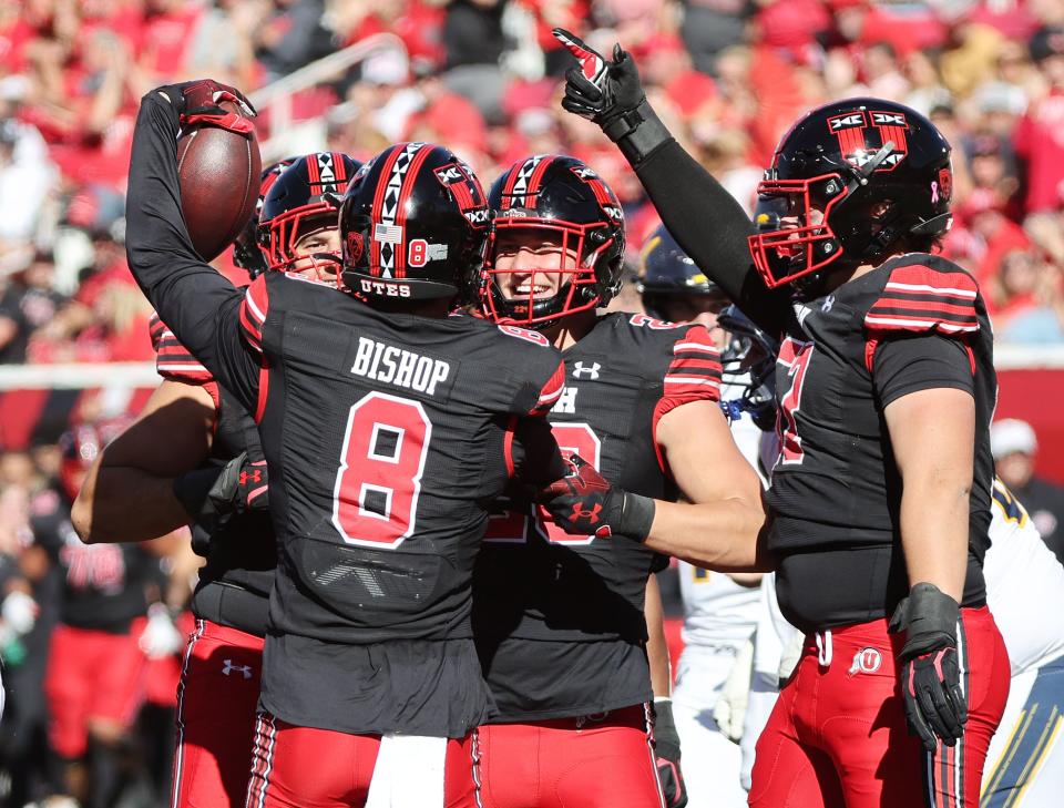 Utah Utes safety Cole Bishop (wearing black) comes up with a fumble