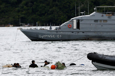 Rescue teams work at wreckage from a plane which crashed with Brazilian Supreme Court Justice Teori Zavascki, who was overseeing a graft investigation into scores of powerful politicians, in Paraty, Rio de Janeiro state, Brazil, January 20, 2017. REUTERS/Bruno Kelly