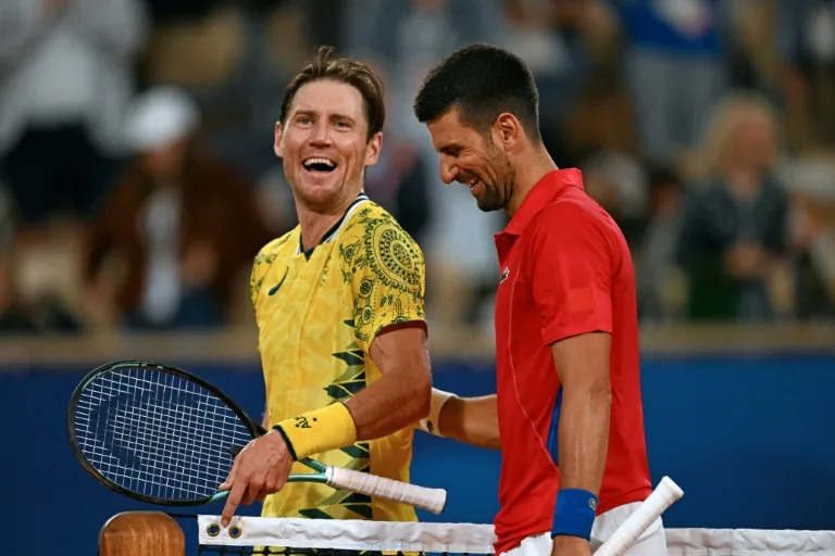 'Not a good image': Novak Djokovic shares a joke with Australia's Matthew Ebden (PATRICIA DE MELO MOREIRA)