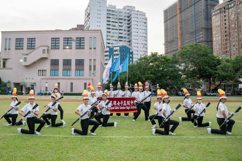 雄女樂儀隊加緊排練。   圖：高雄市行國處提供