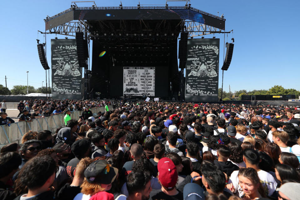 The massive crowd at AstroWorld during the day session