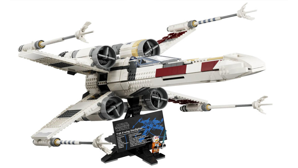 Lego Star Wars: X-Wing Starfighter on a plain background