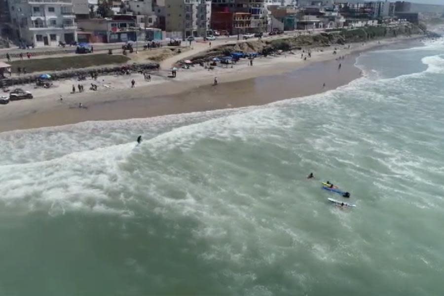 VIDEO: Rescatan a persona que fue arrastrada por las olas en Playas de Tijuana