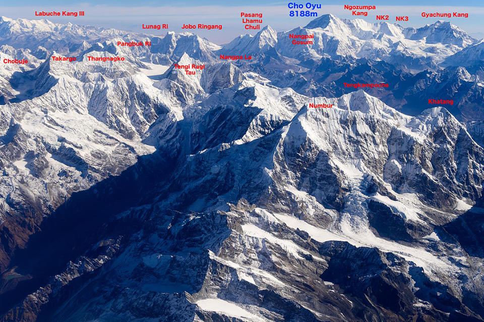 overview of himalaya, including Tengkangpoche and Cho Oyu.