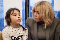 <p>Brigitte Macron, mercredi après-midi, à «La maison bleue», un centre social et culturel dans le XVIIIe arrondissement de Paris.</p>