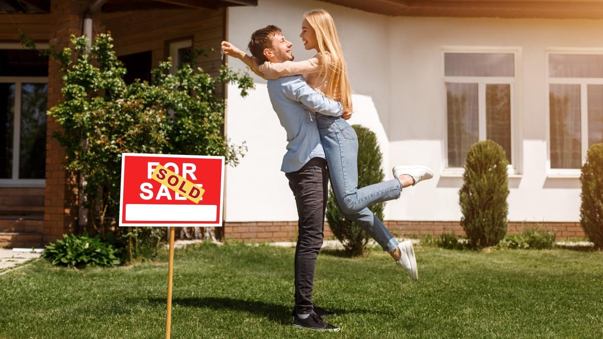 Mortgage rates are falling. Should you refinance your home now? - CBS News