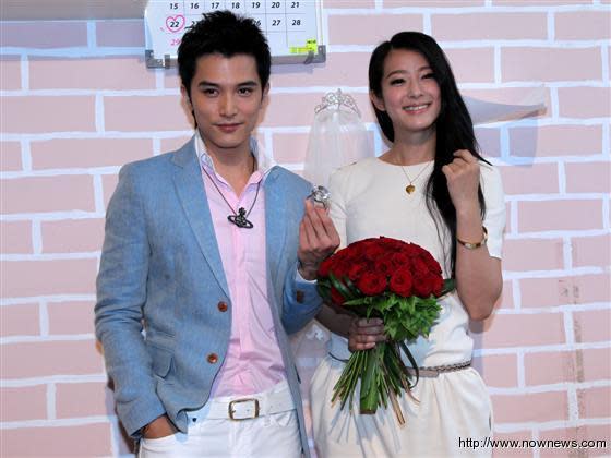 「螺絲小姐要出嫁」男女主角邱澤（左）、賴雅妍。（記者邱榮吉/攝影）