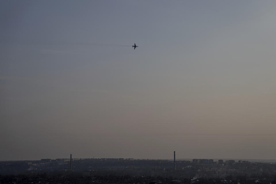 A Ukrainian fighter jet SU-25 flies over Druzhkivka, Ukraine, Thursday, March 23, 2023. (AP Photo/Evgeniy Maloletka)