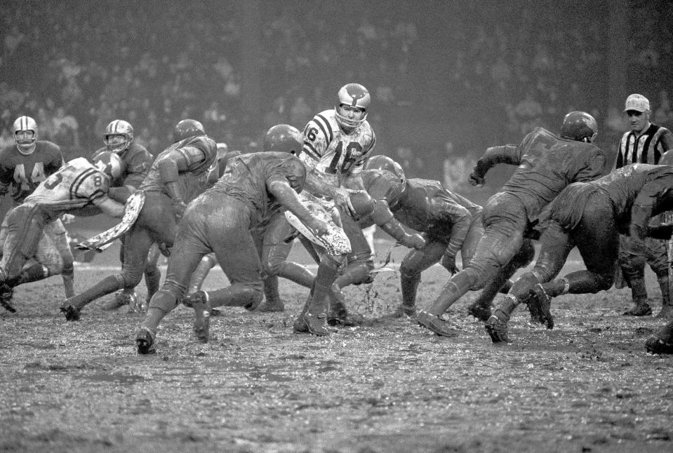 FILE - Philadelphia Eagles quarterback Norm Snead (16) plays against the Detroit Lions in Detroit on Thanksgiving Day, Nov. 28, 1968. Philadelphia won the game 12-0. Norm Snead, an NFL quarterback for 16 seasons in the 1960s and '70s who was a four-time Pro Bowl selection, has died. He was 84. A spokesperson for Wake Forest football, for whom Snead played collegiately before turning pro, told The Associated Press on Monday that the school learned from Snead's family that he died Sunday, Jan. 14, 2024. (AP Photo/Alvan Quinn, File)