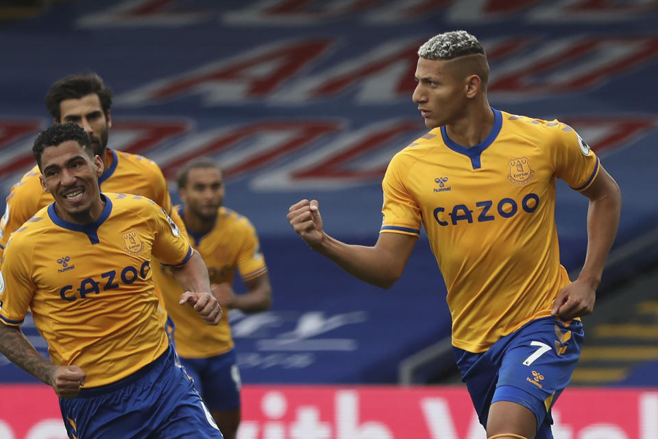 Richarlison celebra su gol con el Everton en el duelo de la Premier ante el Crystal Palace, el sábado 26 de septiembre de 2020, en Londres. (Bradley Collyer/Pool via AP)