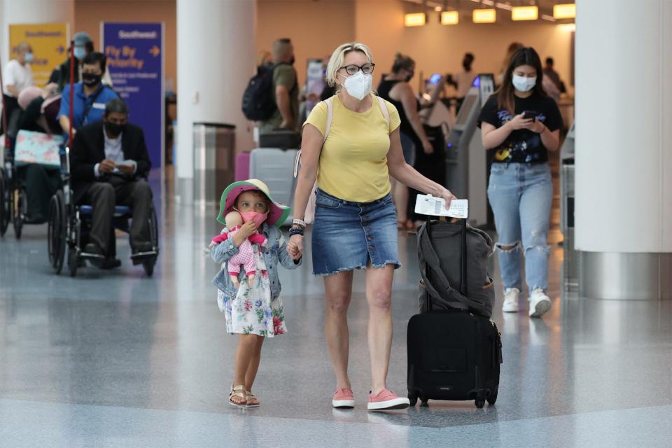 airport coronavirus masks