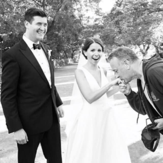 Tom Hanks photobombs couple's wedding pictures