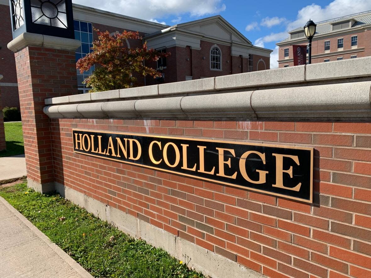 In a couple of days, Holland College will not allow most unvaccinated students and staff inside the school.  (Laura Meader/CBC - image credit)