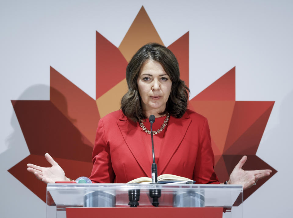 Alberta Premier Danielle Smith speaks to the media in Calgary,  Monday, Sept. 18, 2023.THE CANADIAN PRESS/Jeff McIntosh