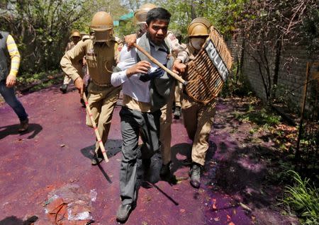 FILE PHOTO: Indian policemen detain a Kashmiri student during a protest in Srinagar April 24, 2017. REUTERS/Danish Ismail/File Photo