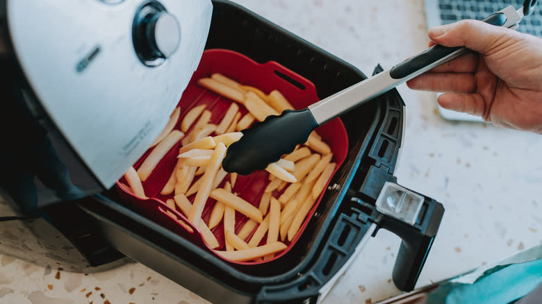 air fryer with silicone liner