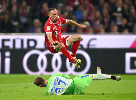 Soccer Football - Bundesliga - FC Bayern Munich vs VfL Wolfsburg - Allianz Arena, Munich, Germany - September 22, 2017 Bayern Munich's Franck Ribery in action with Wolfsburg's Maximilian Arnold REUTERS/Michael Dalder