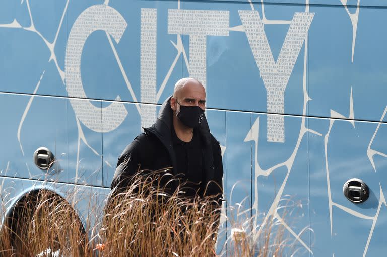 Pep Guardiola llega al hotel donde se hospeda Manchester City; el entrenador español está a las puertas de su tercera conquista de la Champions League, tras las de 2009 y 2011 por Barcelona.