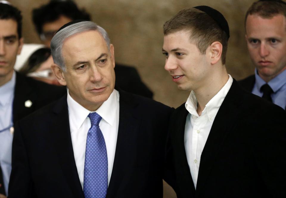 Israeli Prime Minister Benjamin Netanyahu (L) and his son Yair, on March 18, 2015. (Photo: THOMAS COEX via Getty Images)