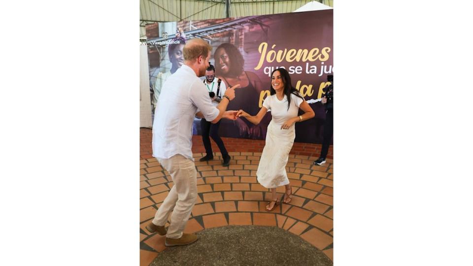 Harry and Meghan dancing at Unidad Recreativa El Vallado 