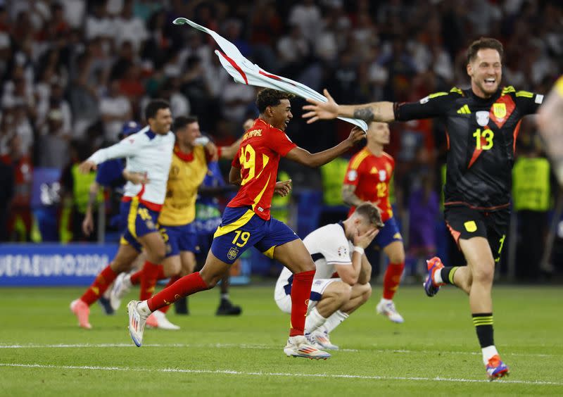 Foto del domingo de Lamine Yamal celebrando la victoria en la final de la Eurocopa