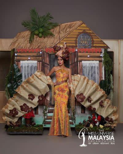 Miss Malaysia's KampungKu national costume