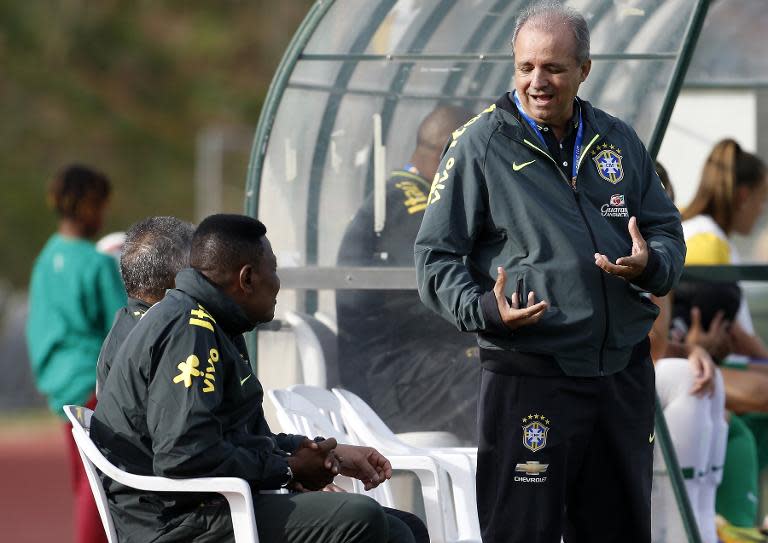 Brazilian women's coach Oswaldo Fumeiro Alvarez 'Vadao' (R) talks to one of his deputies during their Algarve Cup match against China, at the Estadio Municipal in Albufeira, on March 4, 2015