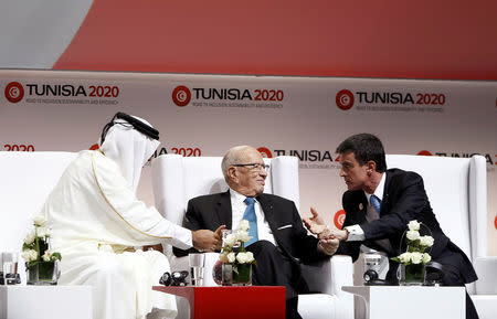 Tunisia's President Beji Caid Essebsi (C), French Prime Minister Manuel Valls (R) and Qatar's Emir Sheikh Tamim bin Hamad Al-Thani attend the opening of international investment conference Tunisia 2020, in Tunis, Tunisia November 29, 2016. REUTERS/Zoubeir Souissi