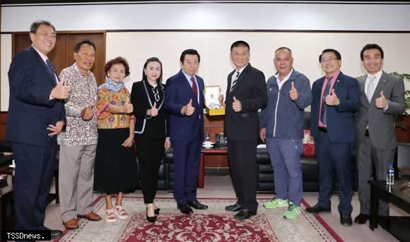 泰國文化部顧問團主席郭立勝博士拜訪南市議會，副議長林志展期盼雙方未來能進一步發展成為友好城市，促進更多交流。（記者李嘉祥攝）