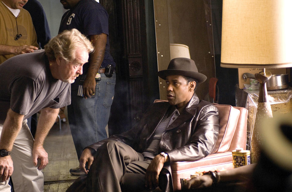 Denzel speaks with Ridley on set