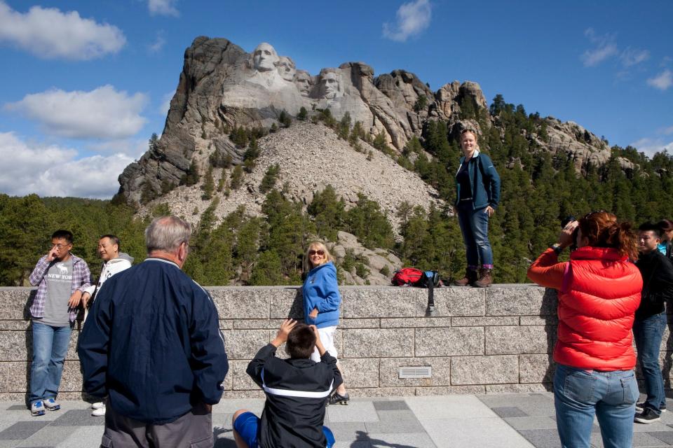 Mount Rushmore tourist photo